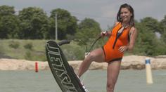 VÍKEND: Kráska na motorovém surfu
