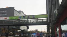 Kufřík na lávce rozjel v Praze manévry, evakuovaly se stovky lidí!