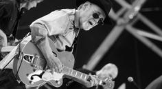 Rána pro hudební svět. Zemřel jeden ze zakladatelů rokenrolu Duane Eddy