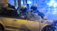 Nehoda u Jaroměře: Auto vletělo pod kamion, 2 mrtví a 1 zraněný