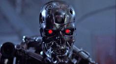 Bizarní zápas obletěl internet. Robot v kleci poslal k zemi influencera
