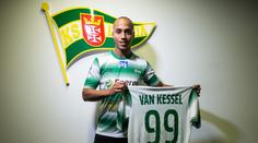 Van Kessel baví Poláky: Proč bezdomovcovi koupil marihuanu?