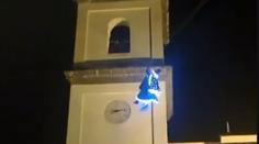 Tradice skončila tragicky! Muž (45) se vážně zranil, když se převlékl za ženu. VIDEO