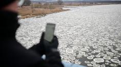 Na řece Odře se objevil podivný úkaz. Lidé nemohou uvěřit svým očím