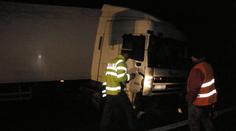 Kamion na Vsetínsku přejel muže, na jihu Čech zemřel motorkář