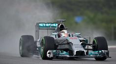 F1 ON-LINE: Hamilton ovládl deštivou kvalifikaci v Malajsii