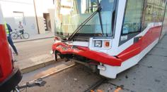 V Brně se srazily tramvaje. Zraněná žena zemřela v nemocnici
