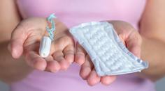 Místo vložky kus hadru. Stovky tisíc žen v Česku trpí menstruační chudobou