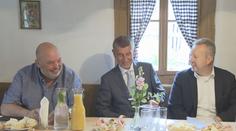 Politici vyrazili bojovat se suchem! Vtipkovali, kdo je z nich hezčí