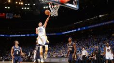 Curry v premiéře zářil, nastřílel 40 bodů. Na NBA dorazil i Obama