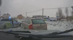Policie zveřejnila záznam dramatické honičky. Muži v ten den vypršel zákaz řízení