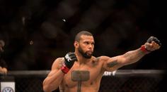 UFC potřebuje šampiona, který není furt v průseru, říká si o titul Santos