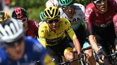 Bernal pojede do Paříže ve žlutém! Alaphilippe přišel i o bednu