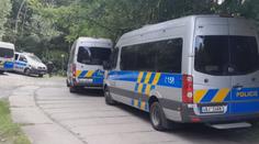 Policisté našli v lesoparku v Praze kostru. Souvisí s násilným trestným činem