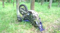 Tragédie na Rychnovsku, motorkář (†19) náraz do stromu nepřežil