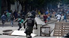 Krvavé peklo ve Venezuele: Protesty mají už nejméně 100 obětí