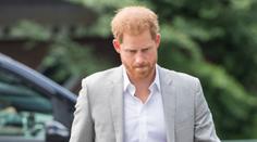 Princ Harry se nestihl rozloučit. Za královnou dorazil příliš pozdě
