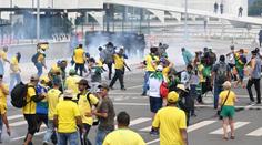 Demonstranti v Brazílii vtrhli do parlamentu. Chtěli převrat