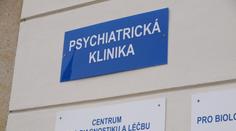 Tisíce pacientů z psychiatrických léčeben se možná budou léčit doma