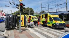 Na Příbramsku bourala sanitka. Vezla pacienta na transplantaci