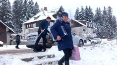 Uprchlíci z Harrachova už bydlí v novém. Přestěhovali se z chaty Sněmovny
