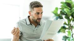 Muž vymáhal rok po dodavateli elektřiny přeplatek. Problémy hlásí i další lidé