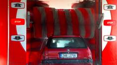 Hlavně žádné kartáče! Víte, jak si správně umýt auto?