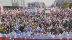 Varšava má za sebou největší protest v její historii. Svolala jej opozice