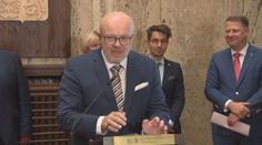 Nová varianta covidu se šíří světem. Válek vyzval Čechy, aby se očkovali