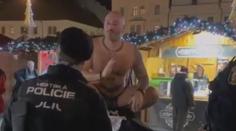 Muž v Plzni se obnažoval na ulici. Je demokracie, hájil se před strážníky