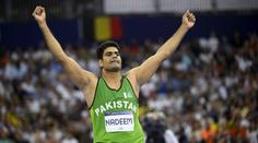Neměl oštěp, byl na operaci a závodí zřídka. Přesto vyhrál olympijské zlato
