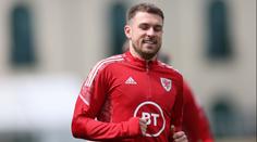 Odmítl arabské miliony a vrátil se domů. V Cardiffu podepsal smlouvu i jeho syn