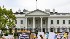 Tisíce lidí protestovaly v USA proti politice Trumpovy administrativy