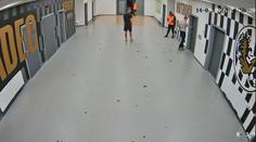 Uniklo video z návštěvy Priskeho v kabině rozhodčích. Byl tam více než dvě minuty