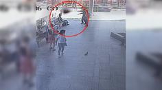 Všimaví mladíci překazili loupež. Muž číhal s nabitou pistolí