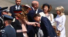 Macron vroucně laškoval s princeznou Kate. William ho musel zklidnit