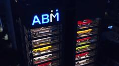 Automat, který vám místo jídla a pití nabízí výjimečná auta