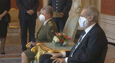 Zeman jmenoval nové generály, je mezi nimi teprve druhá žena