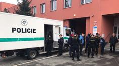 Policie vtrhla do firmy rohlík.cz! Zadržela 84 zaměstnanců!