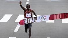 Fenomén Kipchoge stále vládne! Legendární vytrvalec vyhrál maraton