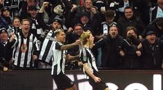 Arsenal v odvetě Carabao Cupu propadl. Do finále jde Newcastle