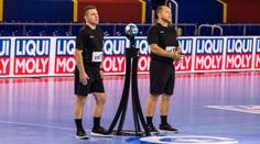 Elitní rozhodčí byli vyřazeni z Eura. Falšovali videa z povinných testů