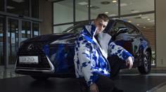 Navrhl nové prestižky i šaty pro Báru Strýcovou. Teď vymódil vlastní Lexus