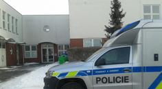 Tragédie: Ze střechy gymnázia skočil student. Kvůli známkám