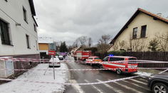 Ve Strančicích u Prahy výbuch poničil dům. Příčina exploze je záhadou