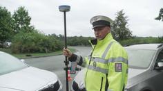 Policisté budou nově vypadat jako geodeti! Moderní pomůcka změní vyšetřování nehod