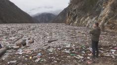 Řeka na Balkáně se změnila ve skládku. Ročně tam skončí 800 000 tun odpadu