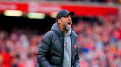 A co strečink, pane trenére? Klopp po oslavách Liverpoolu odkulhal v bolestech