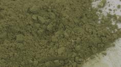 Nečekaný úlovek celníků. Zabavili 800 kilogramů kratomu, nejvíc v historii