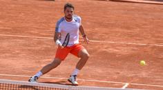 Wawrinka musel obracet, Čechům se nevedlo. Vrbenský postoupil bez boje